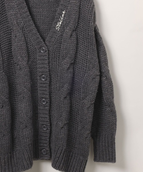 LEPSIM(レプシィム)の「2ゲージケーブル刺繍ロゴカーディガン 603794(カーディガン/ボレロ・レディース・チャコールグレー/グレイッシュベージュ・FREE)」の18枚目の写真