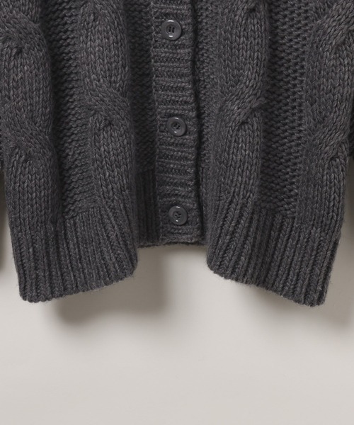 LEPSIM(レプシィム)の「2ゲージケーブル刺繍ロゴカーディガン 603794(カーディガン/ボレロ・レディース・チャコールグレー/グレイッシュベージュ・FREE)」の19枚目の写真