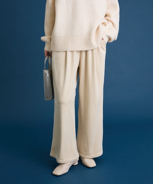 Green　Parks（グリーンパークス）の「ぽかぽか裏起毛ベロアイージーパンツ（その他パンツ・レディース・ブラック/サックスブルー/アイボリー/チャコールグレー・FREE）」の2枚目の写真