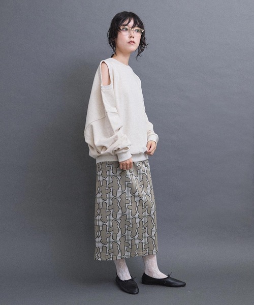 I am I in fact...(アイアムアイインファクト)の「ADVANCE裏毛 変形スウェット(スウェット・レディース・グレー/ブラック・FREE)」の14枚目の写真