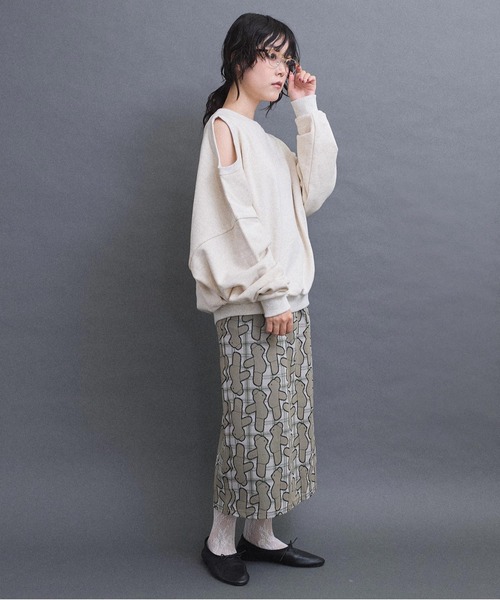 I am I in fact...(アイアムアイインファクト)の「ADVANCE裏毛 変形スウェット(スウェット・レディース・グレー/ブラック・FREE)」の10枚目の写真