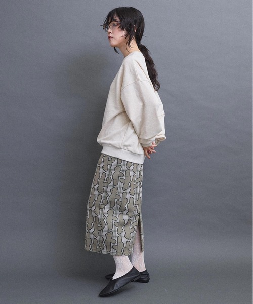 I am I in fact...(アイアムアイインファクト)の「ADVANCE裏毛 変形スウェット(スウェット・レディース・グレー/ブラック・FREE)」の11枚目の写真