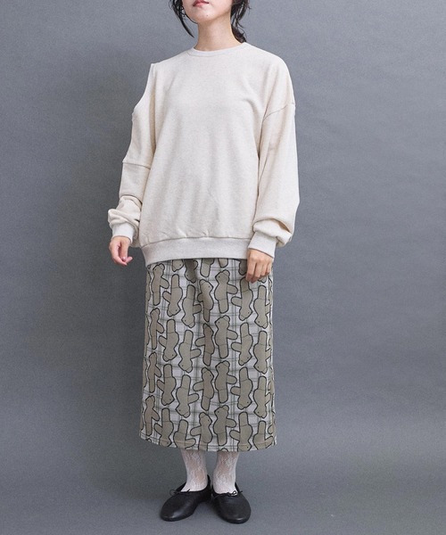 I am I in fact...(アイアムアイインファクト)の「ADVANCE裏毛 変形スウェット(スウェット・レディース・グレー/ブラック・FREE)」の13枚目の写真