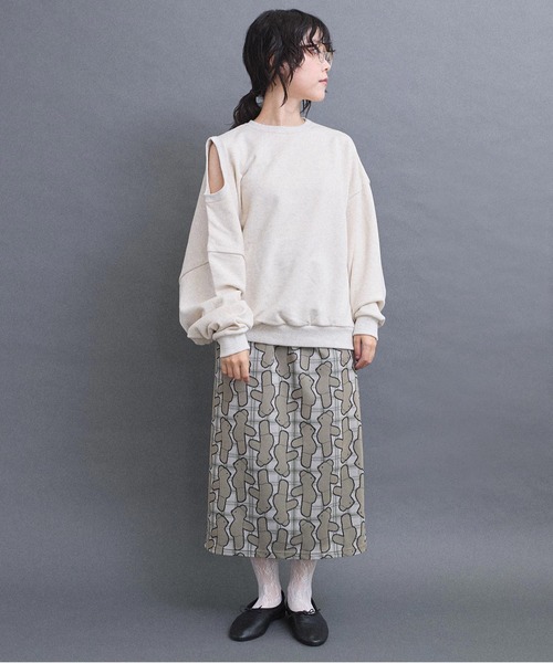 I am I in fact...(アイアムアイインファクト)の「ADVANCE裏毛 変形スウェット(スウェット・レディース・グレー/ブラック・FREE)」の9枚目の写真