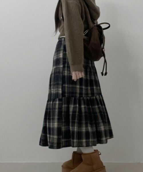 VIVID LADY(ビビッドレディー)の「チェック柄 ティアードロングスカート(スカート・レディース・ブラウン/ブラック/ネイビー・FREE)」の5枚目の写真