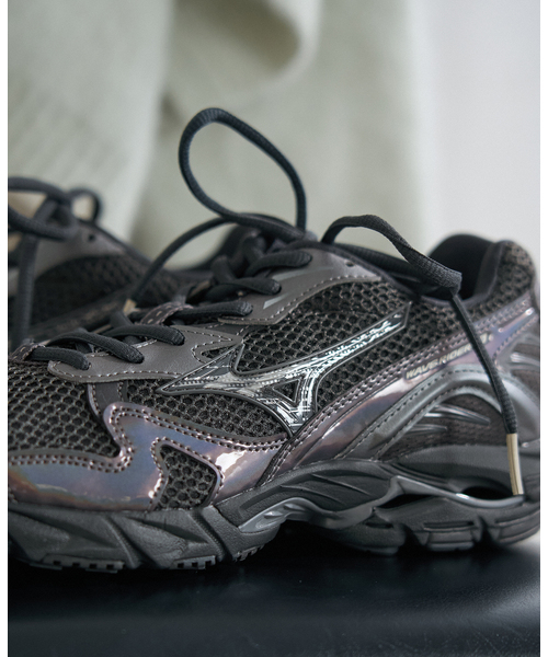 IENA（イエナ）の「MIZUNO/ミズノ WAVE RIDER 10 スニーカー D1GA2104/2431（スニーカー・レディース・ホワイト/ブラック・23.5cm/23cm/25cm/24.5cm/24cm）」の4枚目の写真