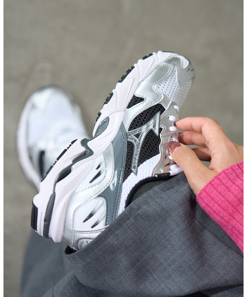 IENA（イエナ）の「MIZUNO/ミズノ WAVE RIDER 10 スニーカー D1GA2104/2431（スニーカー・レディース・ホワイト/ブラック・23.5cm/23cm/25cm/24.5cm/24cm）」の7枚目の写真