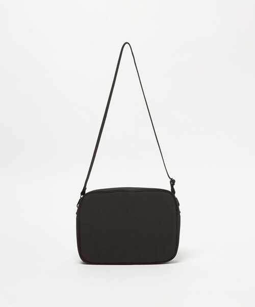 BEAUTY&YOUTH UNITED ARROWS（ビューティーアンドユースユナイテッドアローズ）の「【WEB限定】小松マテーレ キューブ ショルダー バッグ A4（ショルダーバッグ・メンズ・ブラック・FREE）」の4枚目の写真