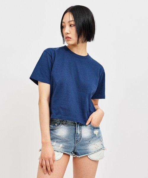 C WEAR BY THE GENIUS(シーウェアバイザジーニアス)の「オーバーサイズクロップTシャツネイビー(Tシャツ/カットソー・レディース・その他・MEDIUM/LARGE/X-LARGE/X-SMALL/SMALL)」の1枚目の写真