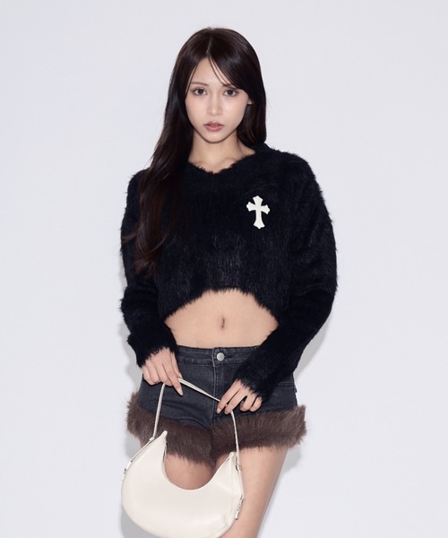 tinkerend（ティンカーエンド）の「V-neck Shaggy Cross Short Knit / Vネックシャギークロスショートニット（ニット/セーター・レディース・ブラック/グレー・FREE）」の4枚目の写真