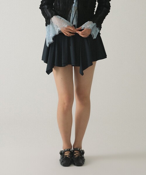 Ray BEAMS(レイビームス)の「イレギュラー ヘム ミニスカート(スカート・レディース・ブラック/チャコールグレー・0/1)」の12枚目の写真