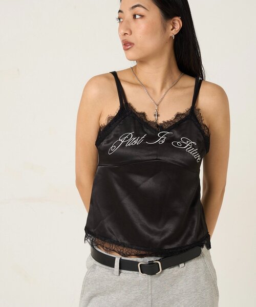 WHO'S WHO gallery(フーズフーギャラリー)の「刺繍ロゴサテンスリップキャミ(キャミソール・レディース・ホワイト/ネイビー/グレー/ブラック/ホワイト系その他/ブラック系その他・FREE)」の16枚目の写真