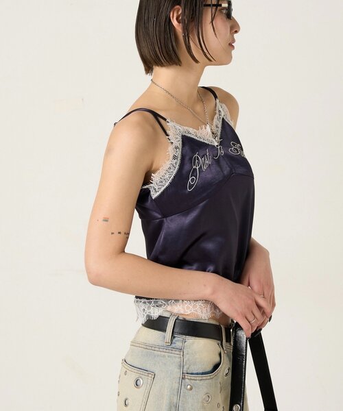 WHO'S WHO gallery（フーズフーギャラリー）の「EMBROIDERED LOGO SATIN SLIP CAMI（キャミソール・レディース・ホワイト/ネイビー/グレー/ブラック・FREE）」の12枚目の写真