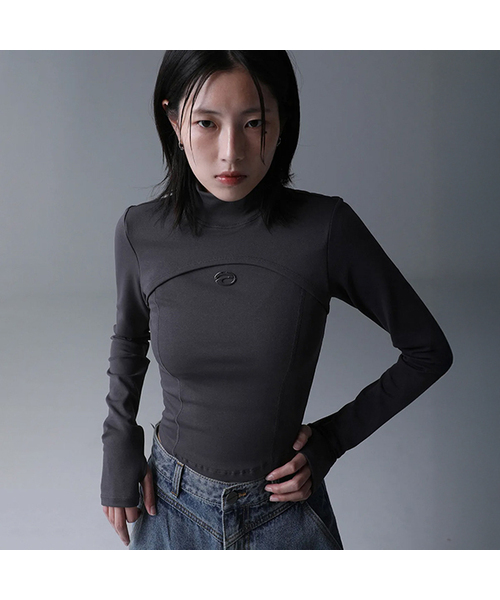 ZENDUST（ジェンダスト）の「Edge Crop Long Sleeve - 3COL（Tシャツ/カットソー・レディース・チャコール/モカ/ブラック・SMALL/MEDIUM）」の2枚目の写真