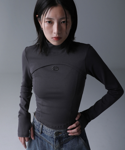 ZENDUST（ジェンダスト）の「Edge Crop Long Sleeve - 3COL（Tシャツ/カットソー・レディース・チャコール/モカ/ブラック・SMALL/MEDIUM）」の6枚目の写真