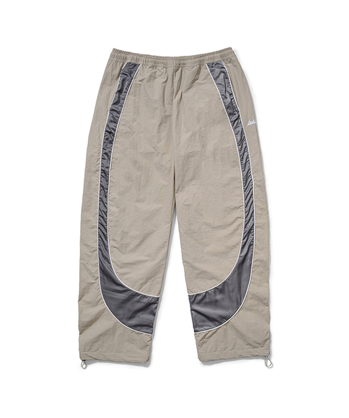 Express Holiday(エクスプレスホリデー)の「エッセンシャルナイロンパンツ_ベージュ(スウェットパンツ・メンズ・その他・2/3)」の1枚目の写真