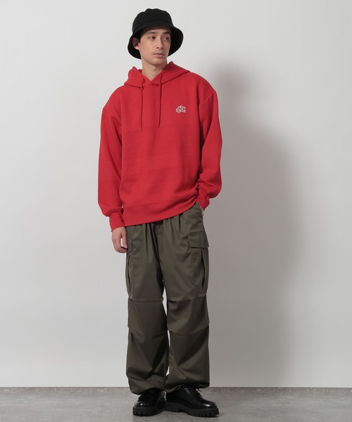 LAKOLE（ラコレ）の「フクレジャガードロゴパーカー / 641653（パーカー・メンズ・レッド/アイボリー/ブラック・LARGE/MEDIUM）」の7枚目の写真