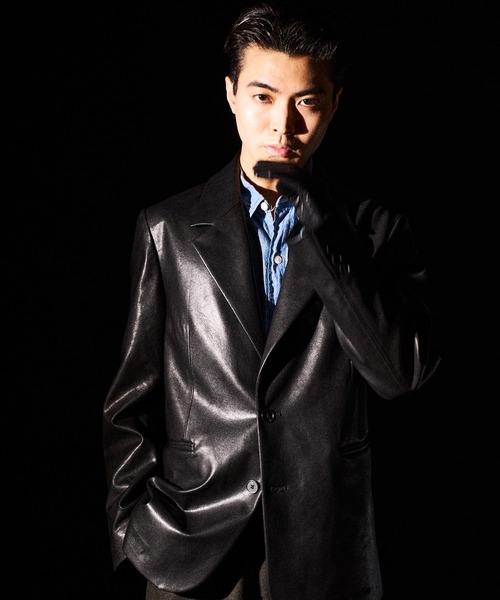 THE BOLDMAN（ザ ボールドマン）の「Synthetic Leather Tailored Jacket  / シンセティックレザーテーラードジャケット（その他アウター・メンズ・ブラック/ブラウン・MEDIUM/LARGE）」の2枚目の写真