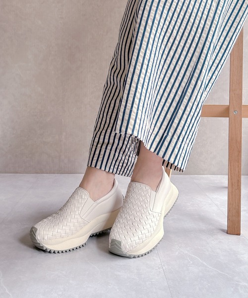 Noubel Voug Relax(ヌーベルヴォーグリラックス)の「上品スニーカー 厚底 編み込みデザイン サイドゴア スリッポンスニーカー【2026新作】(スニーカー・レディース・ブロンズ/ホワイト/ブラック・23cm/22.5cm/25cm/24.5cm/24cm/23.5cm)」の21枚目の写真