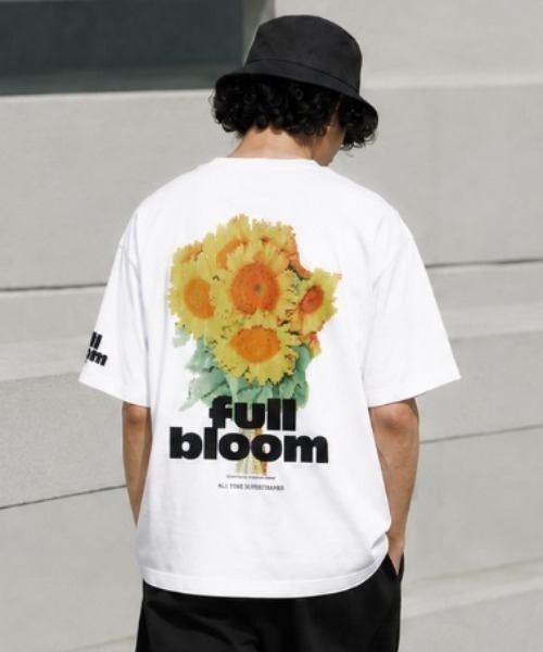 SUPERTHANKS（スーパーサンクス）の「【吸水速乾・接触冷感・抗菌防臭】バックプリントフラワーTシャツ[full bloom] Functional S/S T-shirt（Tシャツ/カットソー・メンズ・ブラック/チャコールグレー/ベージュ/ホワイト・L/M/S）」の2枚目の写真