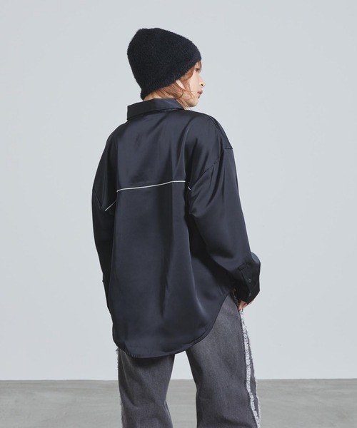 NIKE(ナイキ)の「ナイキ スポーツウェア ウィメンズ オーバーサイズド サテン ロングスリーブ トップス / Nike Sportswear Women's Oversized Satin Long-Sleeve Top IM0576-010 Black(シャツ/ブラウス・レディース・ブラック・L/M/S/XS/XL)」の5枚目の写真