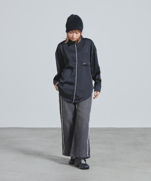 NIKE(ナイキ)の「ナイキ スポーツウェア ウィメンズ オーバーサイズド サテン ロングスリーブ トップス / Nike Sportswear Women's Oversized Satin Long-Sleeve Top IM0576-010 Black(シャツ/ブラウス・レディース・ブラック・L/M/S/XS/XL)」の6枚目の写真