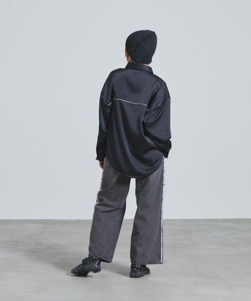 NIKE(ナイキ)の「ナイキ スポーツウェア ウィメンズ オーバーサイズド サテン ロングスリーブ トップス / Nike Sportswear Women's Oversized Satin Long-Sleeve Top IM0576-010 Black(シャツ/ブラウス・レディース・ブラック・L/M/S/XS/XL)」の8枚目の写真