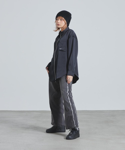 NIKE(ナイキ)の「ナイキ スポーツウェア ウィメンズ オーバーサイズド サテン ロングスリーブ トップス / Nike Sportswear Women's Oversized Satin Long-Sleeve Top IM0576-010 Black(シャツ/ブラウス・レディース・ブラック・L/M/S/XS/XL)」の9枚目の写真
