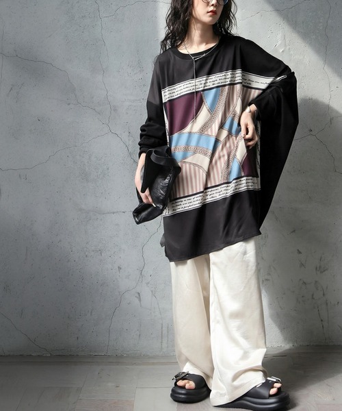 antiqua(アンティカ)の「異素材切替 ドルマン ロンT(Tシャツ/カットソー・レディース・ブラック・ONESIZE)」の2枚目の写真