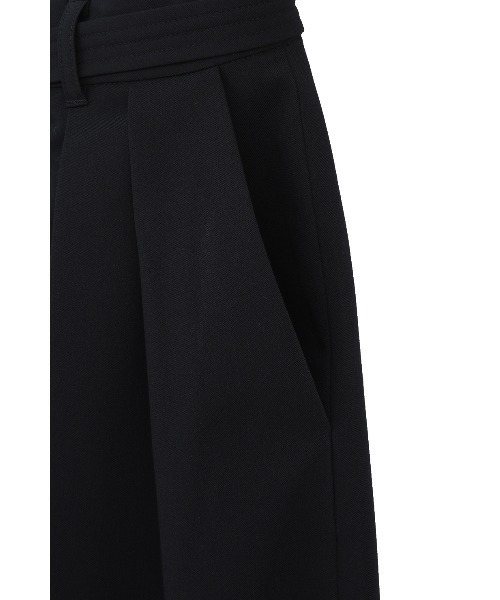 MANOF(マノフ)の「BELTED IN-TUCK WIDE PANTS(その他パンツ・レディース・ベージュ/ネイビー・M/S)」の21枚目の写真