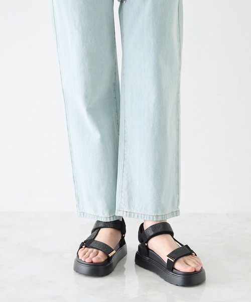 coca(ANDEX shoes product)(コカ)の「厚底 ベルクロ ストラップ ビジューサンダル(サンダル・レディース・ベージュ/ブラック・MEDIUM/SMALL/LARGE)」の4枚目の写真