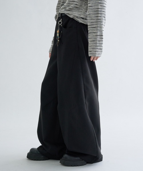 EPNK（イーピーエヌケー）の「Seamcurve slacks / シームカーブスラックス（スラックス・メンズ・チャコールグレー/ブラック・MEDIUM/LARGE/SMALL）」の21枚目の写真