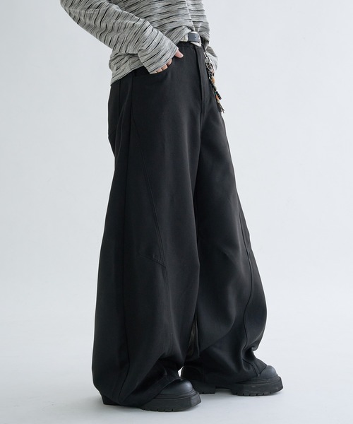 EPNK（イーピーエヌケー）の「Seamcurve slacks / シームカーブスラックス（スラックス・メンズ・チャコールグレー/ブラック・MEDIUM/LARGE/SMALL）」の22枚目の写真