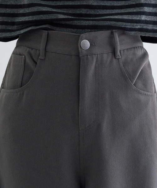 EPNK（イーピーエヌケー）の「Seamcurve slacks / シームカーブスラックス（スラックス・メンズ・チャコールグレー/ブラック・MEDIUM/LARGE/SMALL）」の13枚目の写真