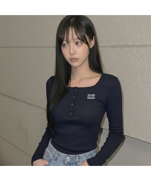 muahmuah（ムーアムーア）の「スクエアヘンリーネックスティッチTシャツ[10色]（Tシャツ/カットソー・レディース・ブラック/アイボリー/オートミール/ネイビー/レッド/カーキ/チャコール/ライトカーキ/ブラウン/グレー・FREE）」の9枚目の写真