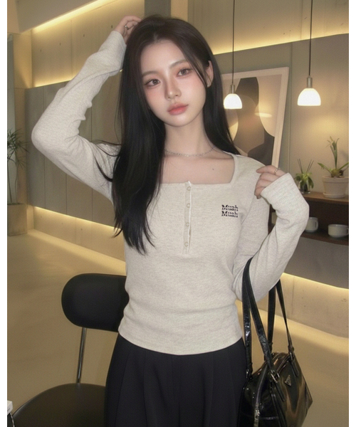 muahmuah（ムーアムーア）の「スクエアヘンリーネックスティッチTシャツ[10色]（Tシャツ/カットソー・レディース・ブラック/アイボリー/オートミール/ネイビー/レッド/カーキ/チャコール/ライトカーキ/ブラウン/グレー・FREE）」の11枚目の写真
