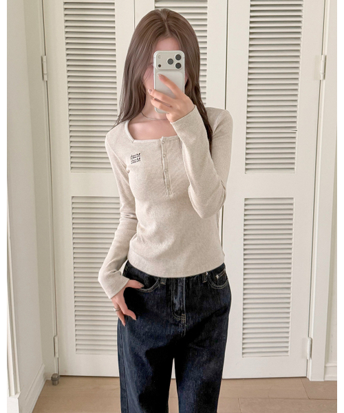 muahmuah（ムーアムーア）の「スクエアヘンリーネックスティッチTシャツ[10色]（Tシャツ/カットソー・レディース・ブラック/アイボリー/オートミール/ネイビー/レッド/カーキ/チャコール/ライトカーキ/ブラウン/グレー・FREE）」の14枚目の写真