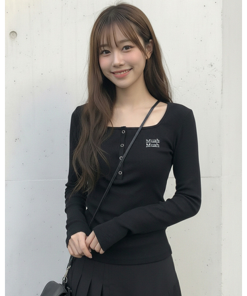 muahmuah（ムーアムーア）の「スクエアヘンリーネックスティッチTシャツ[10色]（Tシャツ/カットソー・レディース・ブラック/アイボリー/オートミール/ネイビー/レッド/カーキ/チャコール/ライトカーキ/ブラウン/グレー・FREE）」の17枚目の写真
