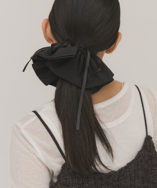 KBF（ケイビーエフ）の「リボン付きシュシュ（ヘアゴム・レディース・ブラック/アイボリー・ONE）」の6枚目の写真