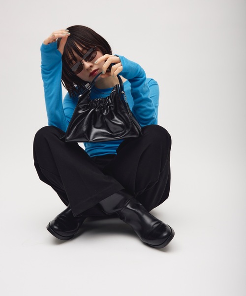 TONER（トナー）の「ミニギャザー巾着バッグ/ロゴプレート付き（ショルダーバッグ・レディース・レッド/ブラウン/ブラック・FREE）」の7枚目の写真