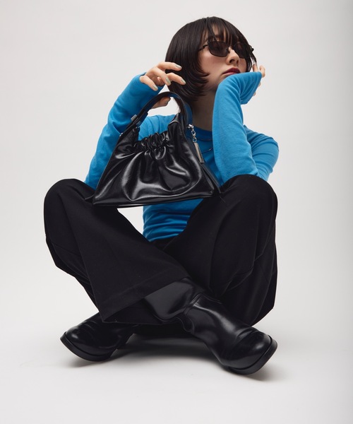 TONER（トナー）の「ミニギャザー巾着バッグ/ロゴプレート付き（ショルダーバッグ・レディース・レッド/ブラウン/ブラック・FREE）」の12枚目の写真