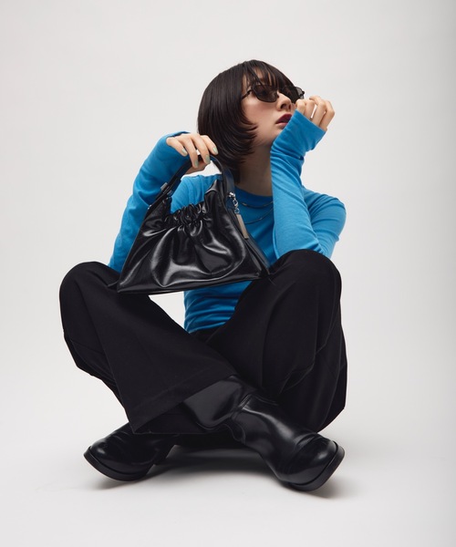 TONER（トナー）の「ミニギャザー巾着バッグ/ロゴプレート付き（ショルダーバッグ・レディース・レッド/ブラウン/ブラック・FREE）」の14枚目の写真