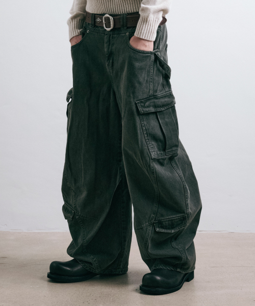 LEARVE(ルアブ)の「スプリットアークカーブカーゴパンツオリーブ(デニムパンツ・メンズ・その他・MEDIUM/LARGE/SMALL/X-LARGE)」の1枚目の写真