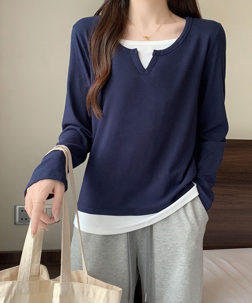 2ly2(トゥーリートゥー)の「レイヤード風 Vネックトップス(Tシャツ/カットソー・レディース・ネイビー/グレー/ボルドー/ブラック・FREE)」の12枚目の写真
