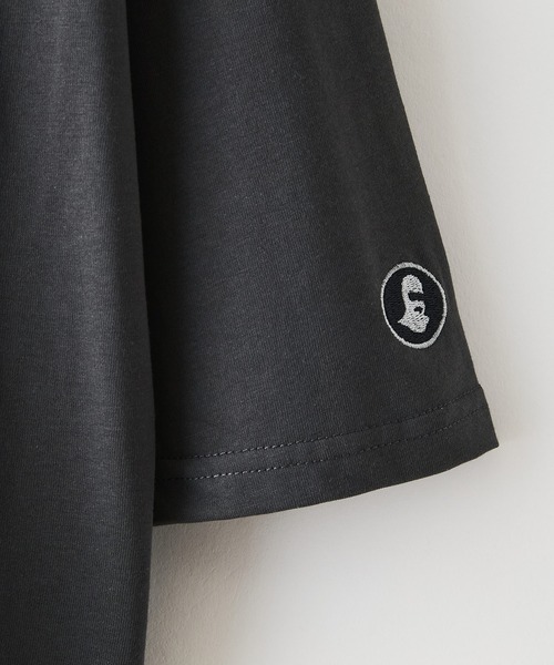 brknhome（ブロークンホーム）の「【BRKNHOME/ブロークンホーム】×【ZERO STAIN/ゼロステイン】コラボ ７分袖 ヘンリーネック Ｔシャツ 汗ジミ防止 UVカット 防汚効果 チェーン刺繍 ブランドロゴ オーバーサイズ ユニセックス（Tシャツ/カットソー・メンズ・オフホワイト/スミクロ/ホワイト・MEDIUM/LARGE）」の8枚目の写真