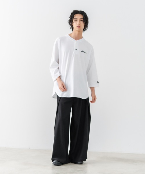 brknhome（ブロークンホーム）の「【BRKNHOME/ブロークンホーム】×【ZERO STAIN/ゼロステイン】コラボ ７分袖 ヘンリーネック Ｔシャツ 汗ジミ防止 UVカット 防汚効果 チェーン刺繍 ブランドロゴ オーバーサイズ ユニセックス（Tシャツ/カットソー・メンズ・オフホワイト/スミクロ/ホワイト・MEDIUM/LARGE）」の17枚目の写真