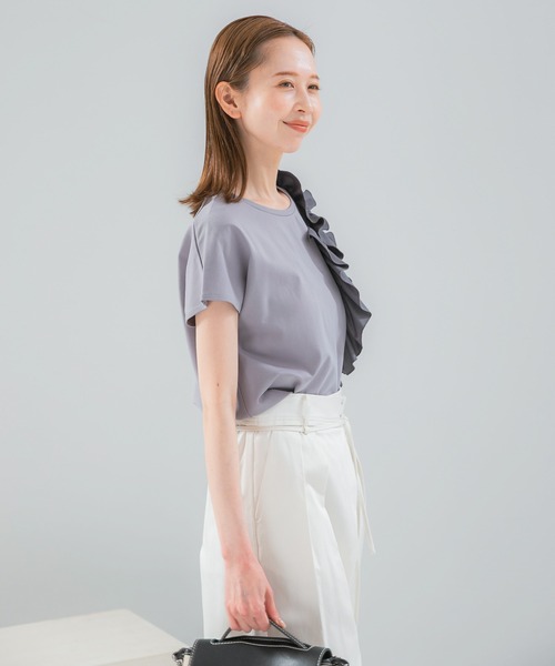 URBAN RESEARCH ROSSO WOMEN（アーバンリサーチ　ロッソ）の「フリルドッキングTEEブラウス（Tシャツ/カットソー・レディース・オフホワイト/グレー/ブラック・FREE）」の13枚目の写真