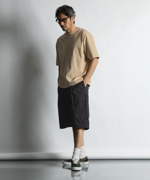The DUFFER of ST.GEORGE（ザダファーオブセントジョージ）の「C/N STRETCH ONE TUCK BAGGY SHORTS：バギータックショーツ / ワイドショーツ / ドライタッチ / 膝下丈（その他パンツ・メンズ・ブラック/カーキ・X-LARGE/LARGE/MEDIUM）」の4枚目の写真