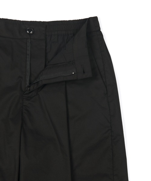 The DUFFER of ST.GEORGE（ザダファーオブセントジョージ）の「C/N STRETCH ONE TUCK BAGGY SHORTS：バギータックショーツ / ワイドショーツ / ドライタッチ / 膝下丈（その他パンツ・メンズ・ブラック/カーキ・X-LARGE/LARGE/MEDIUM）」の11枚目の写真