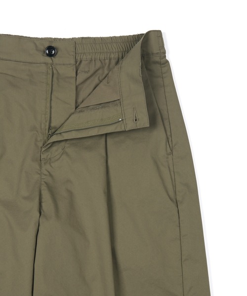 The DUFFER of ST.GEORGE（ザダファーオブセントジョージ）の「C/N STRETCH ONE TUCK BAGGY SHORTS：バギータックショーツ / ワイドショーツ / ドライタッチ / 膝下丈（その他パンツ・メンズ・ブラック/カーキ・X-LARGE/LARGE/MEDIUM）」の12枚目の写真